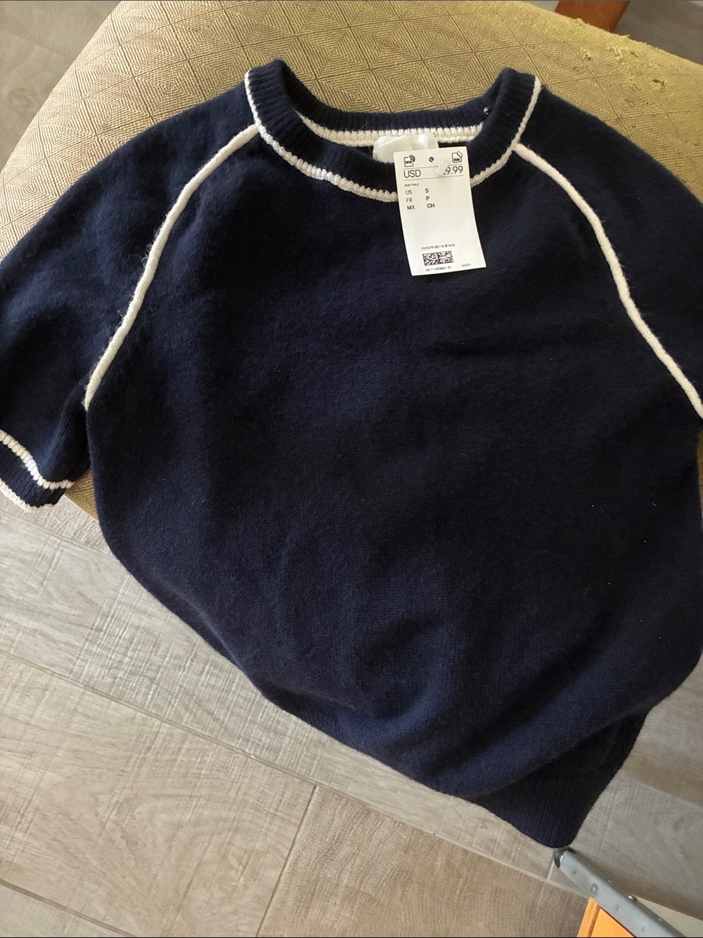 H&M Navy Short-Sleeve Crewneck Sweater with White Piping